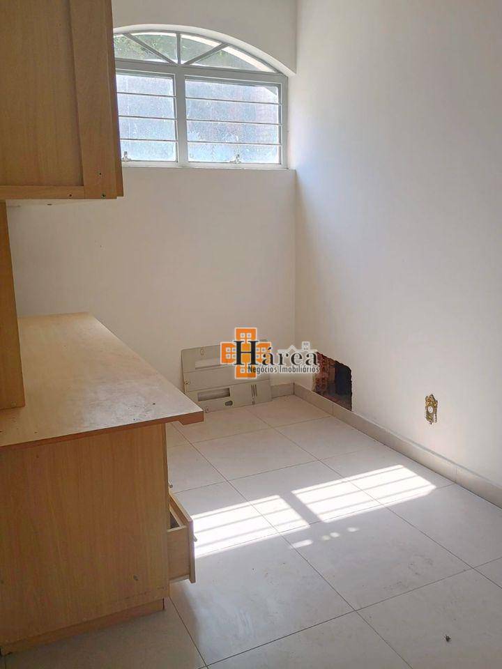 Casa para alugar com 3 quartos, 325m² - Foto 15