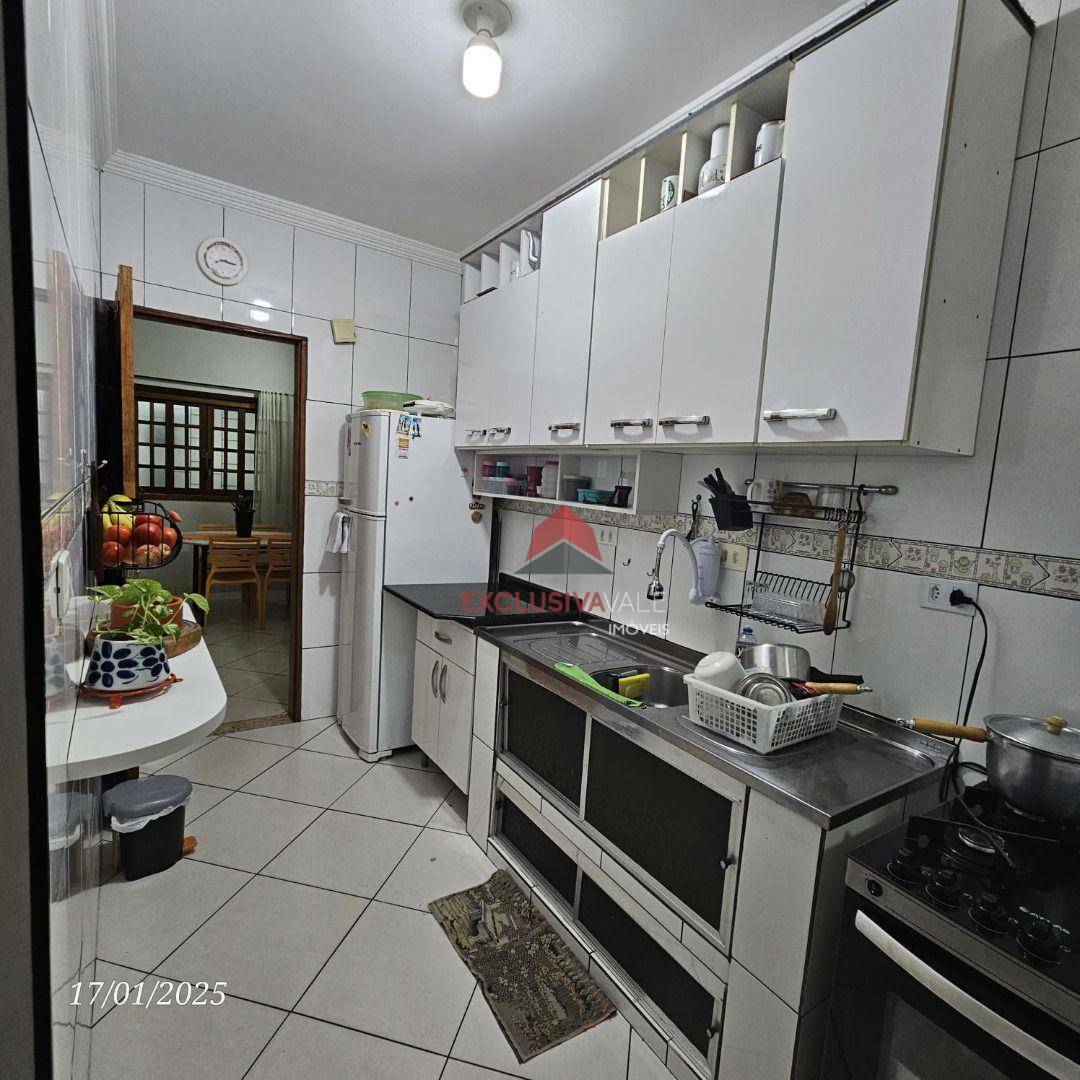 Casa à venda com 3 quartos, 120m² - Foto 1