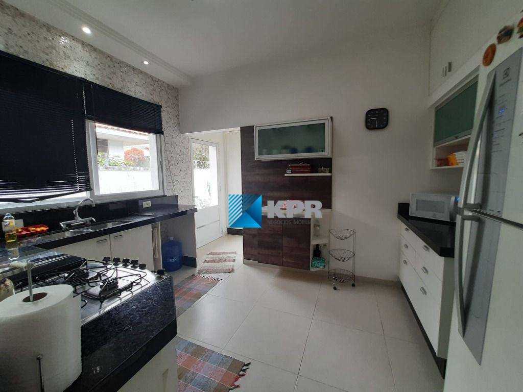 Casa à venda com 3 quartos, 224m² - Foto 27