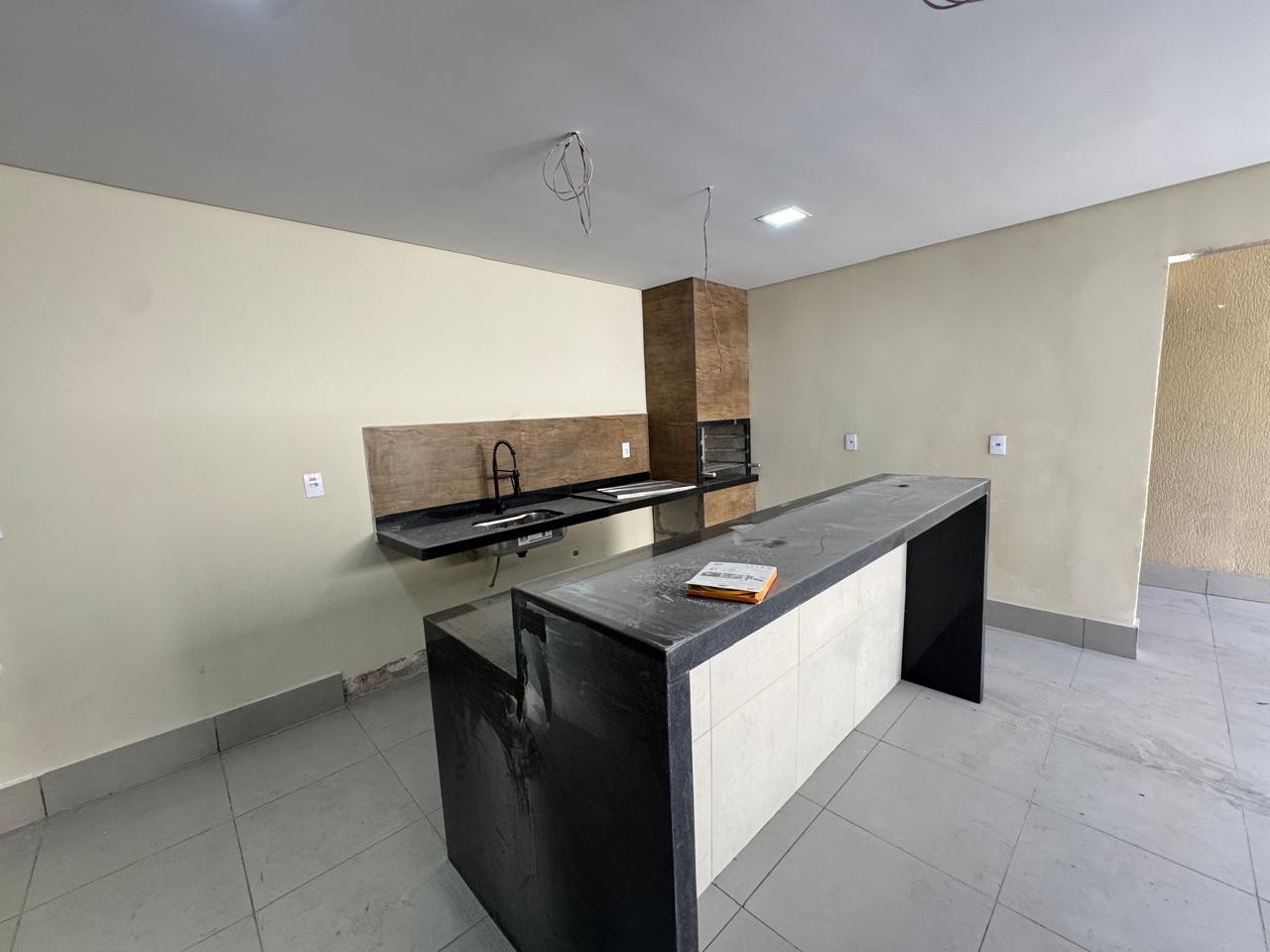 Casa à venda com 3 quartos, 193m² - Foto 2