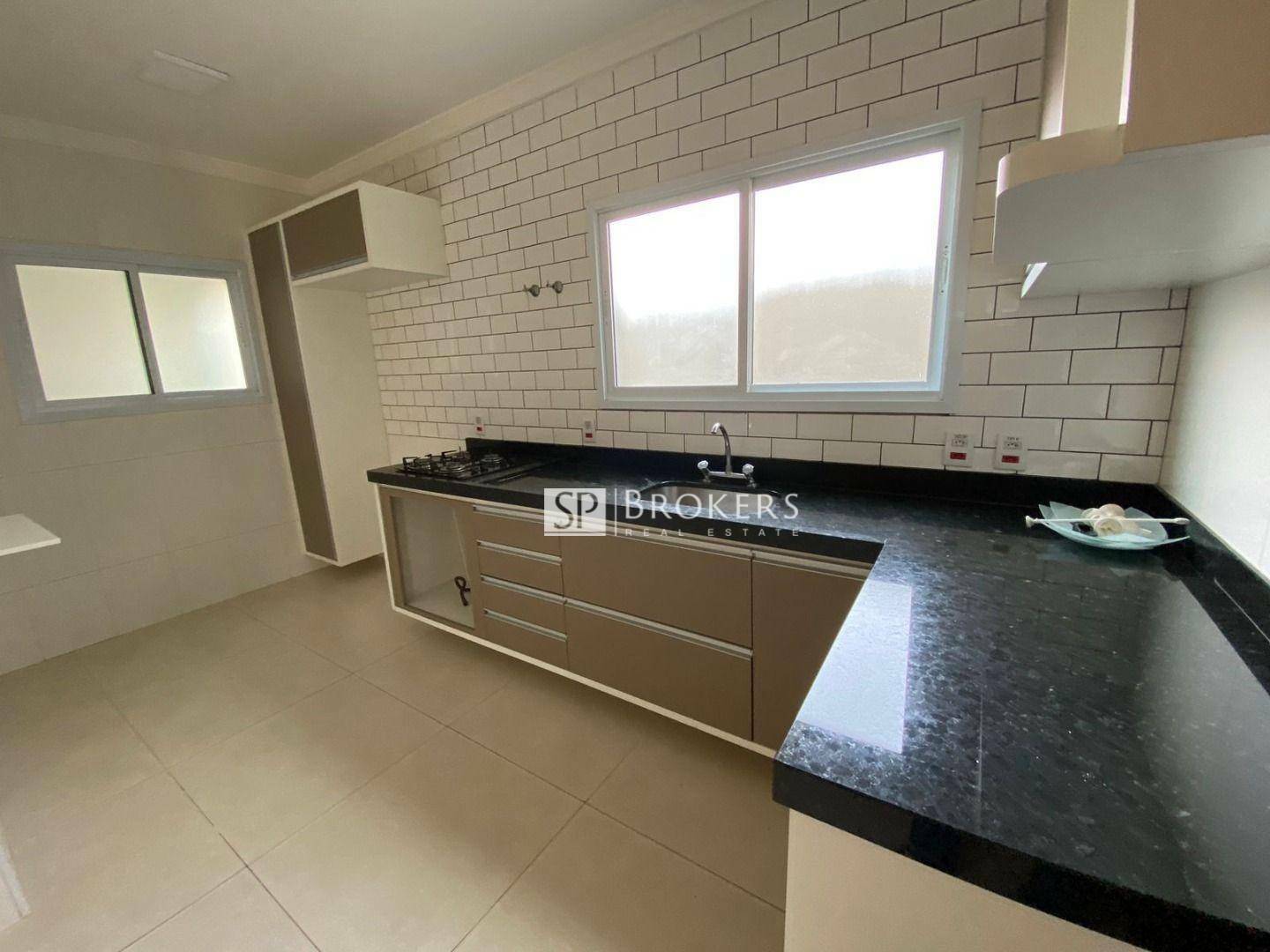 Casa para alugar com 4 quartos, 300m² - Foto 14