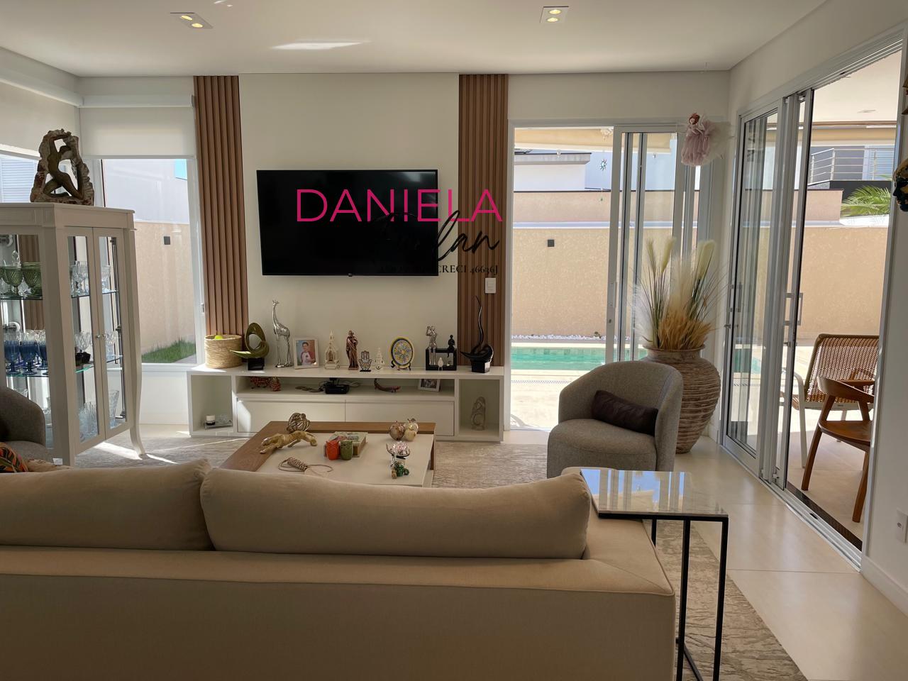 Casa de Condomínio à venda com 3 quartos, 252m² - Foto 1
