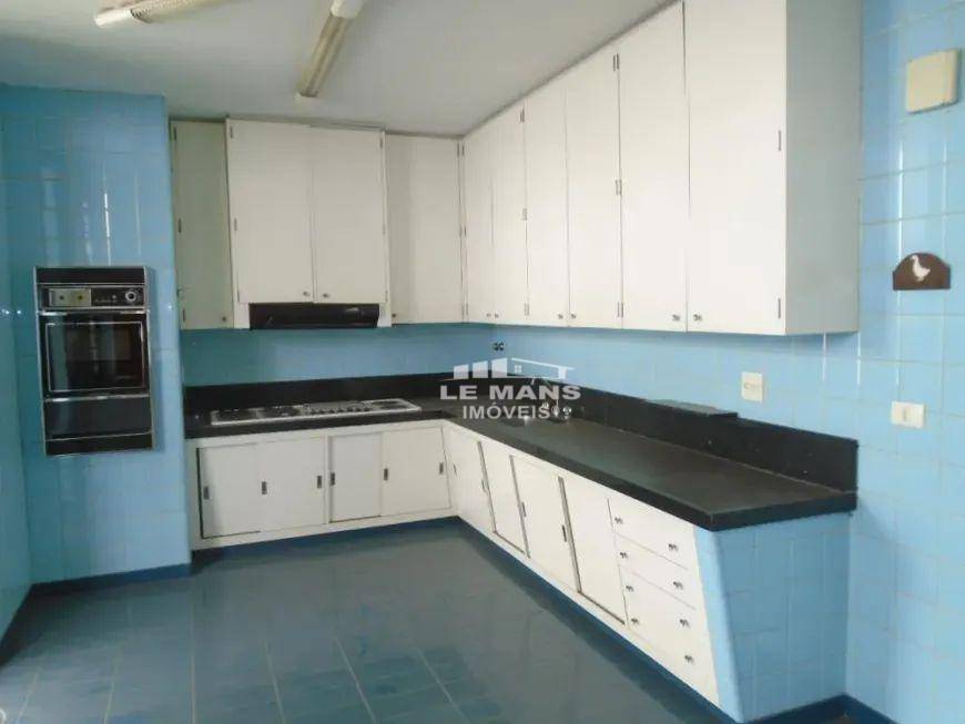 Casa para alugar com 4 quartos, 382m² - Foto 10