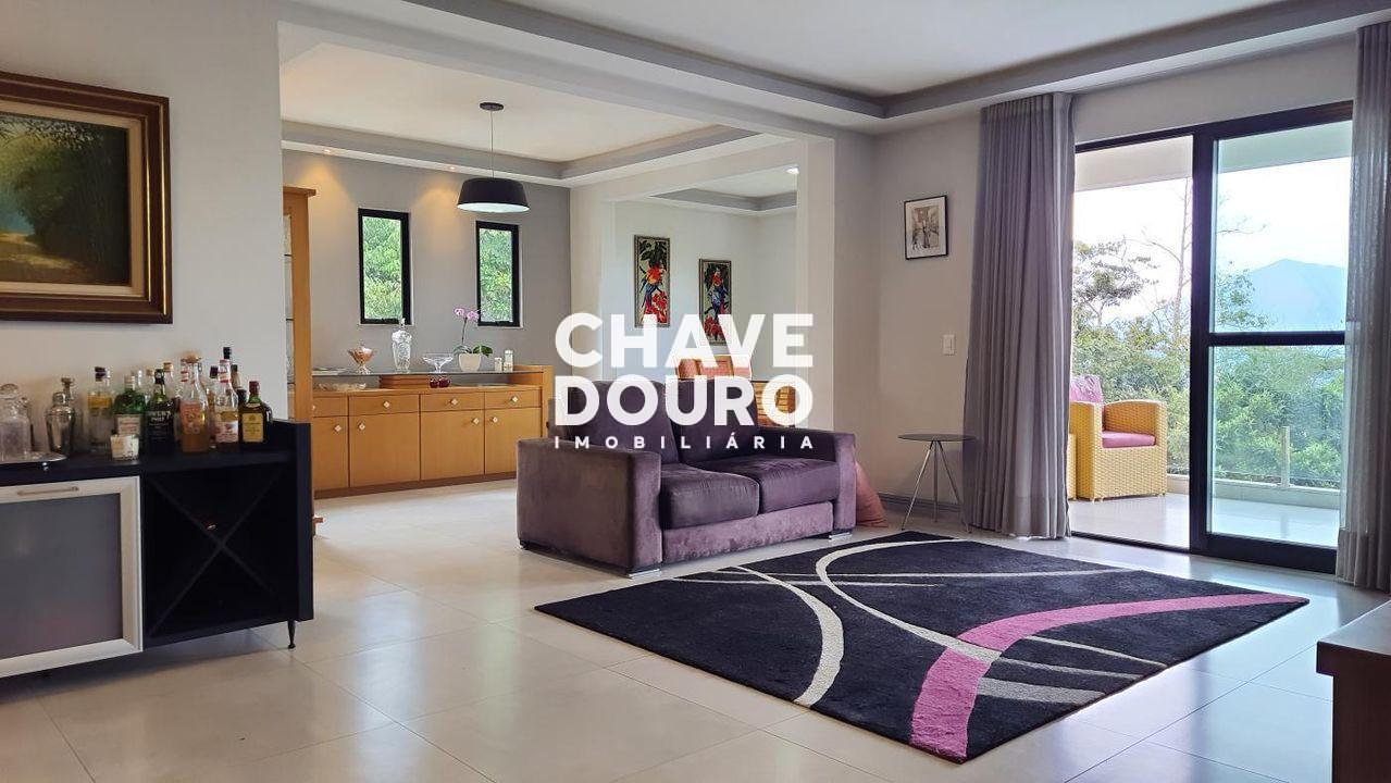 Casa à venda com 3 quartos, 390m² - Foto 1