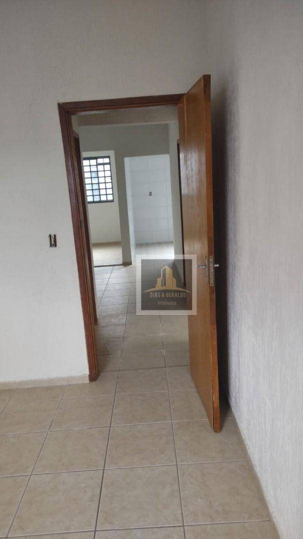 Casa à venda com 2 quartos, 120m² - Foto 3