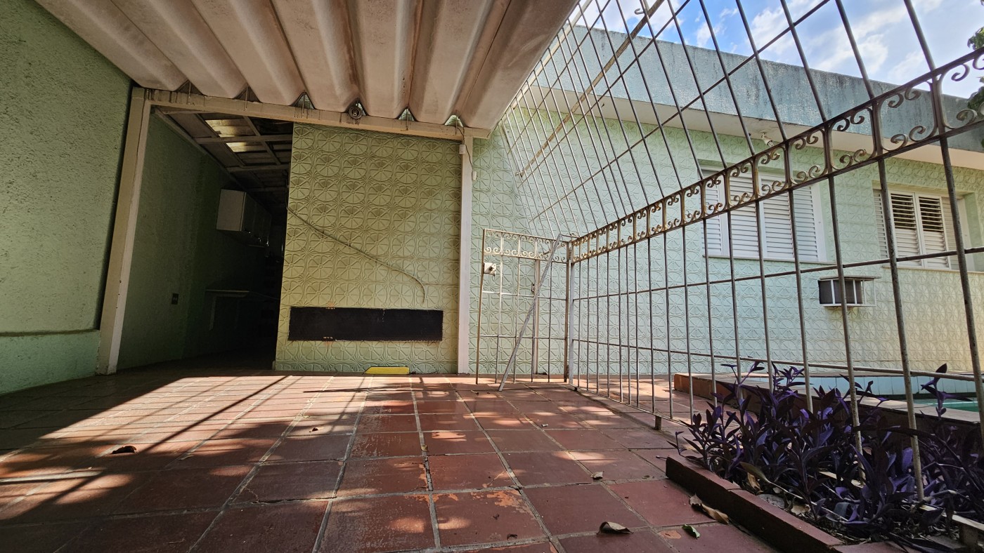 Casa à venda com 3 quartos, 221m² - Foto 30