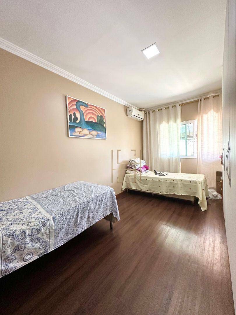 Casa à venda com 3 quartos, 200m² - Foto 18