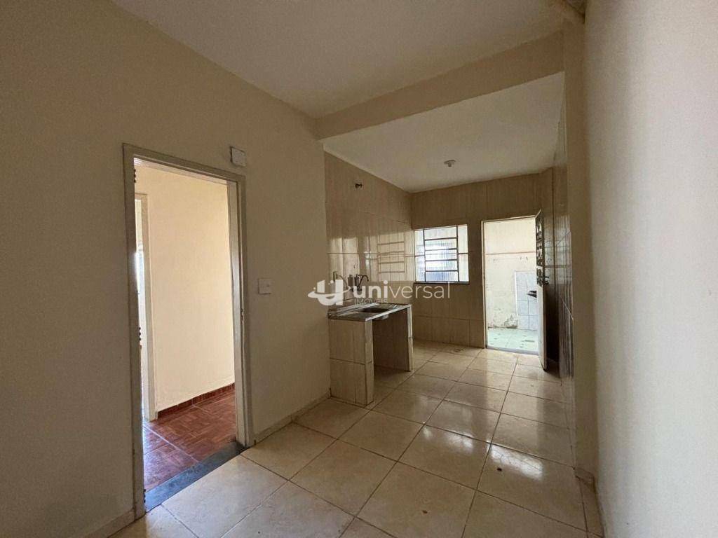 Casa para alugar com 2 quartos, 50m² - Foto 6
