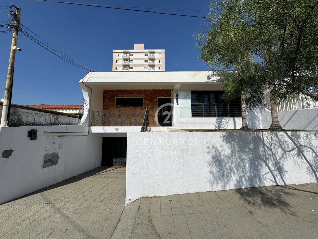 Casa à venda e aluguel com 3 quartos, 274m² - Foto 1