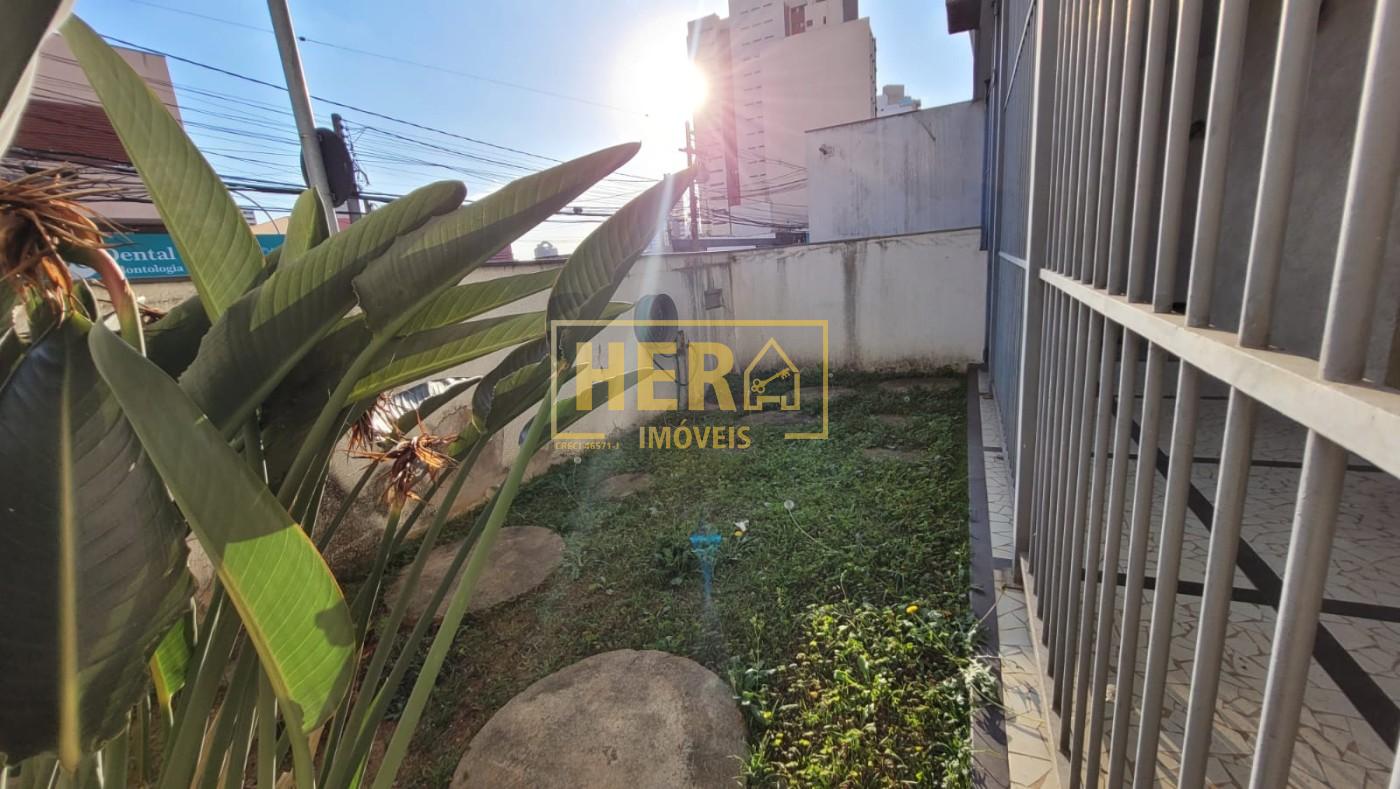 Casa à venda com 3 quartos, 372m² - Foto 3