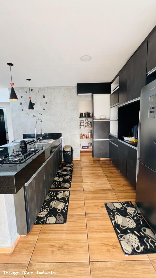 Casa à venda com 4 quartos, 650m² - Foto 4