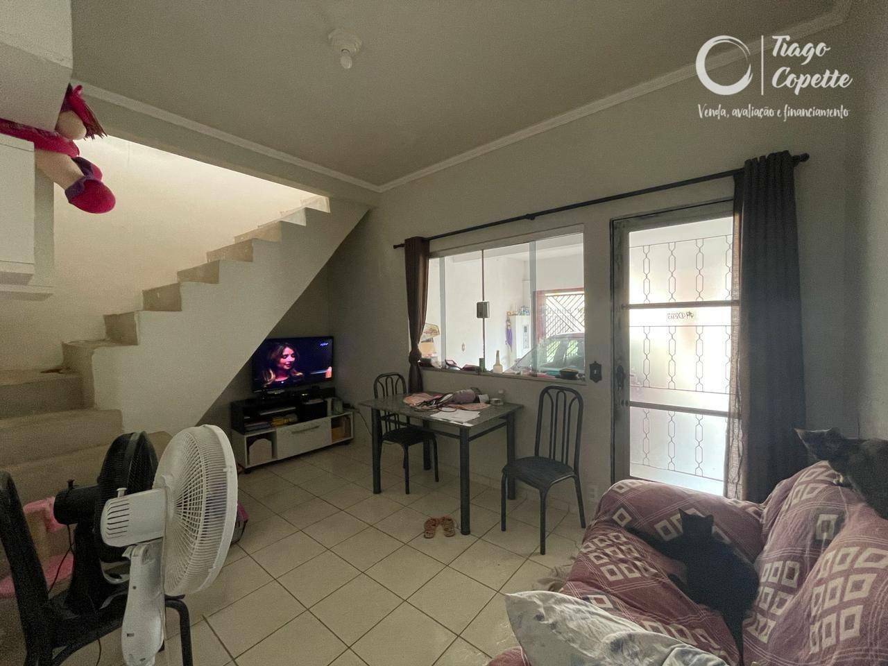 Casa à venda com 3 quartos, 141m² - Foto 1