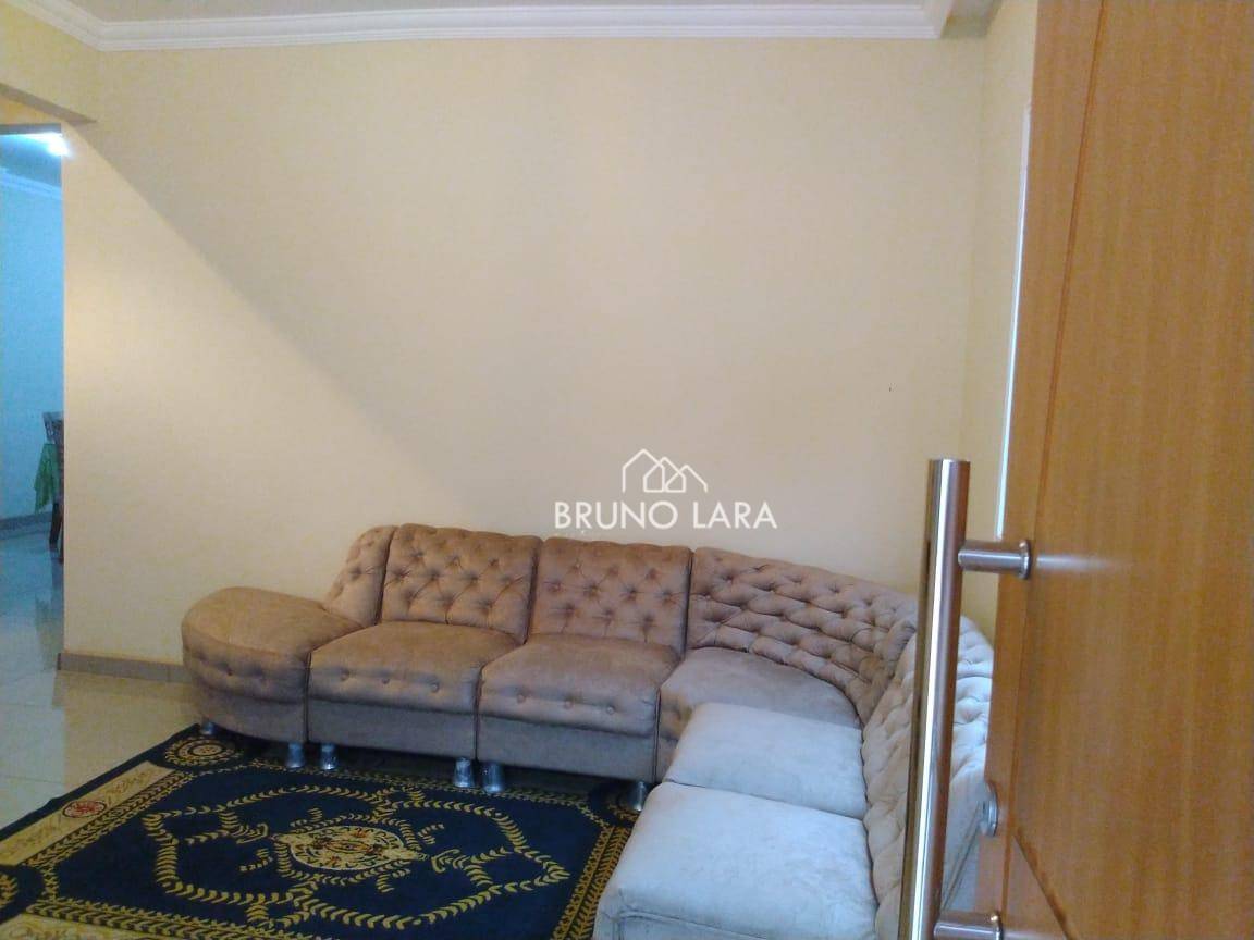Casa à venda com 3 quartos, 220m² - Foto 2