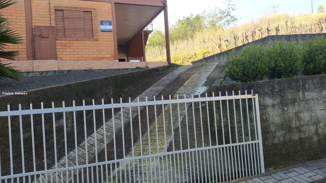 Casa à venda com 6 quartos, 200m² - Foto 7