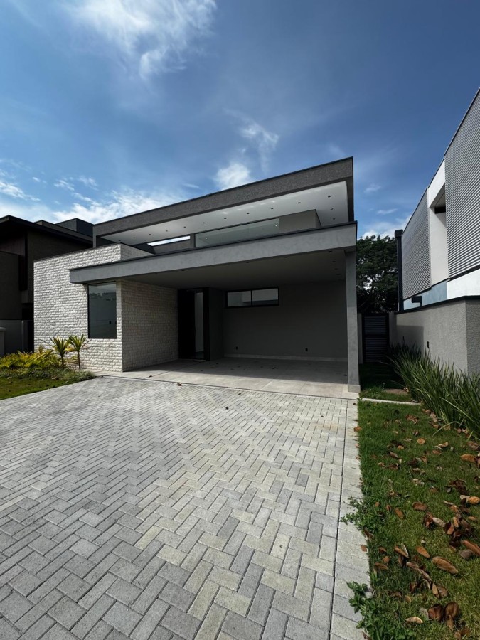 Casa de Condomínio para alugar com 3 quartos, 258m² - Foto 2