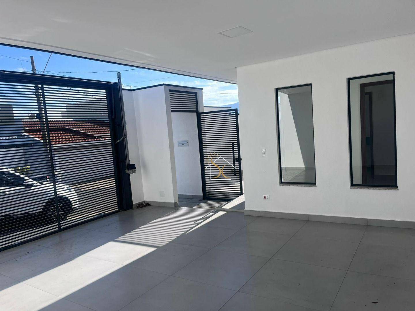 Casa à venda com 3 quartos, 214m² - Foto 1