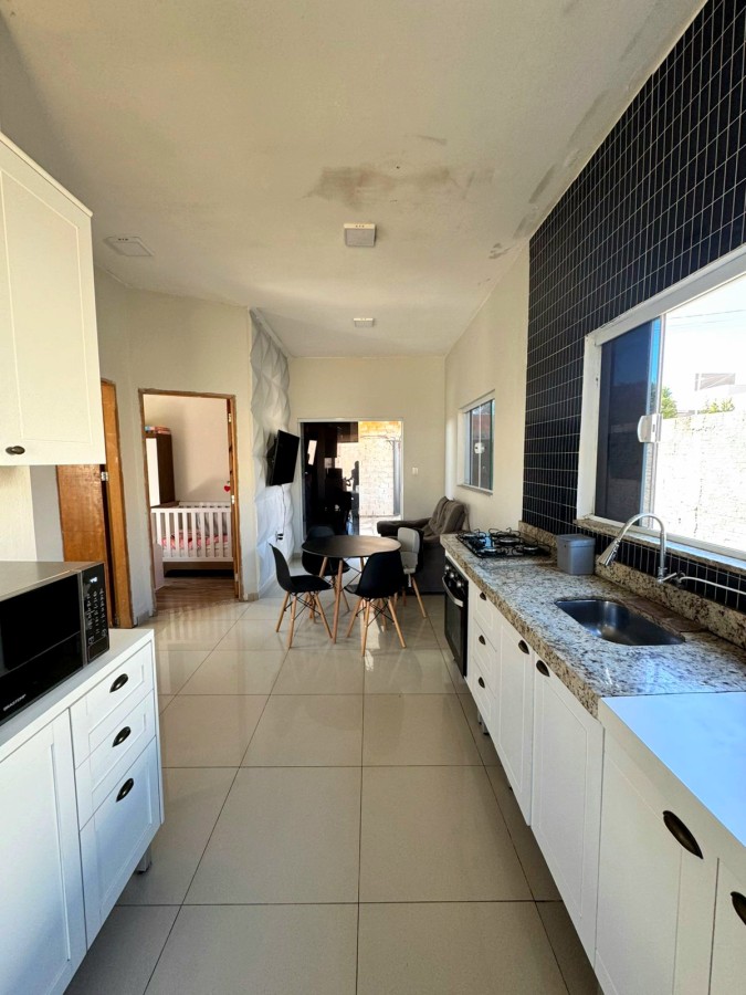 Casa à venda com 2 quartos, 200m² - Foto 3