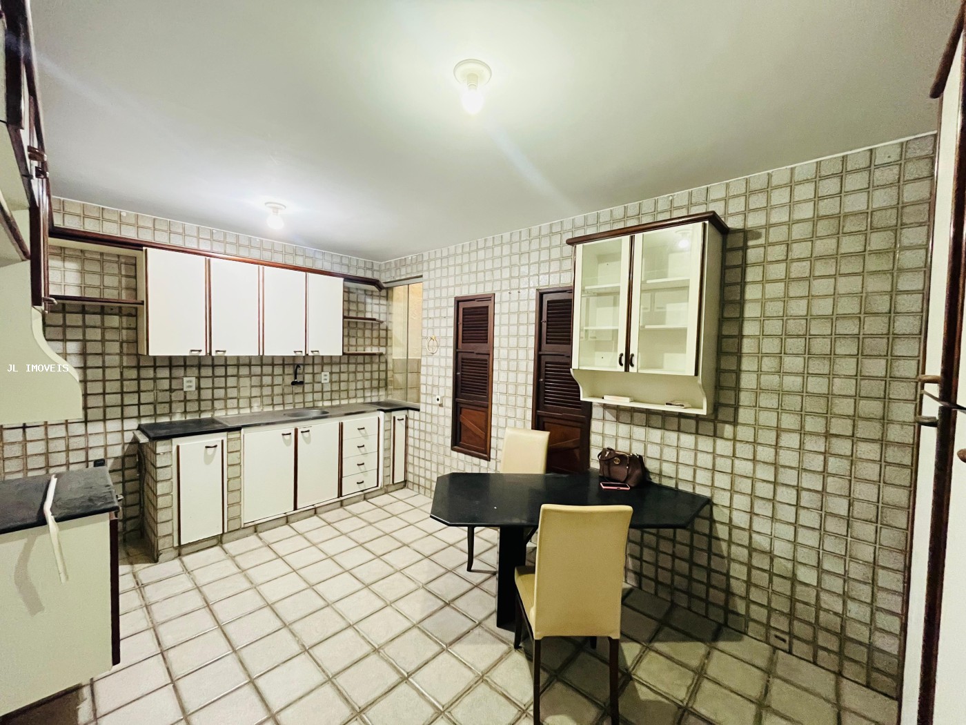 Casa à venda com 9 quartos, 180m² - Foto 16