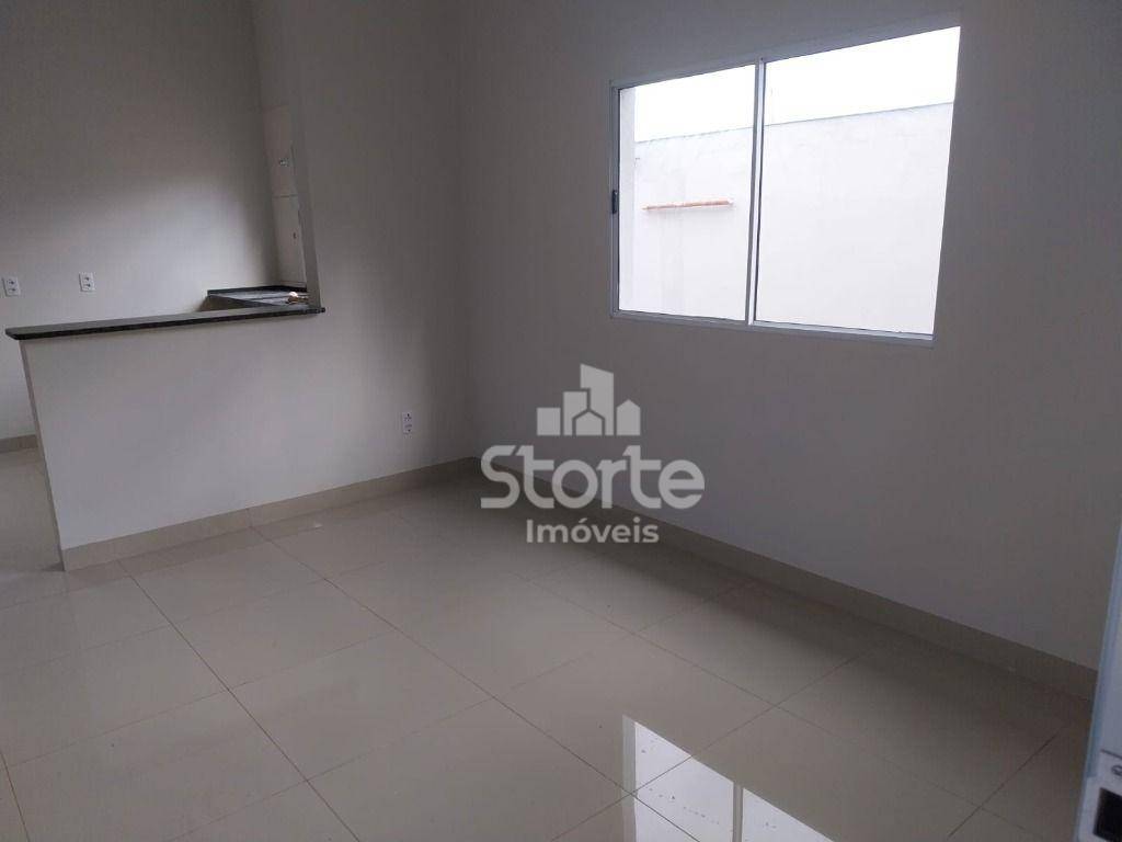 Casa para alugar com 2 quartos, 140m² - Foto 2