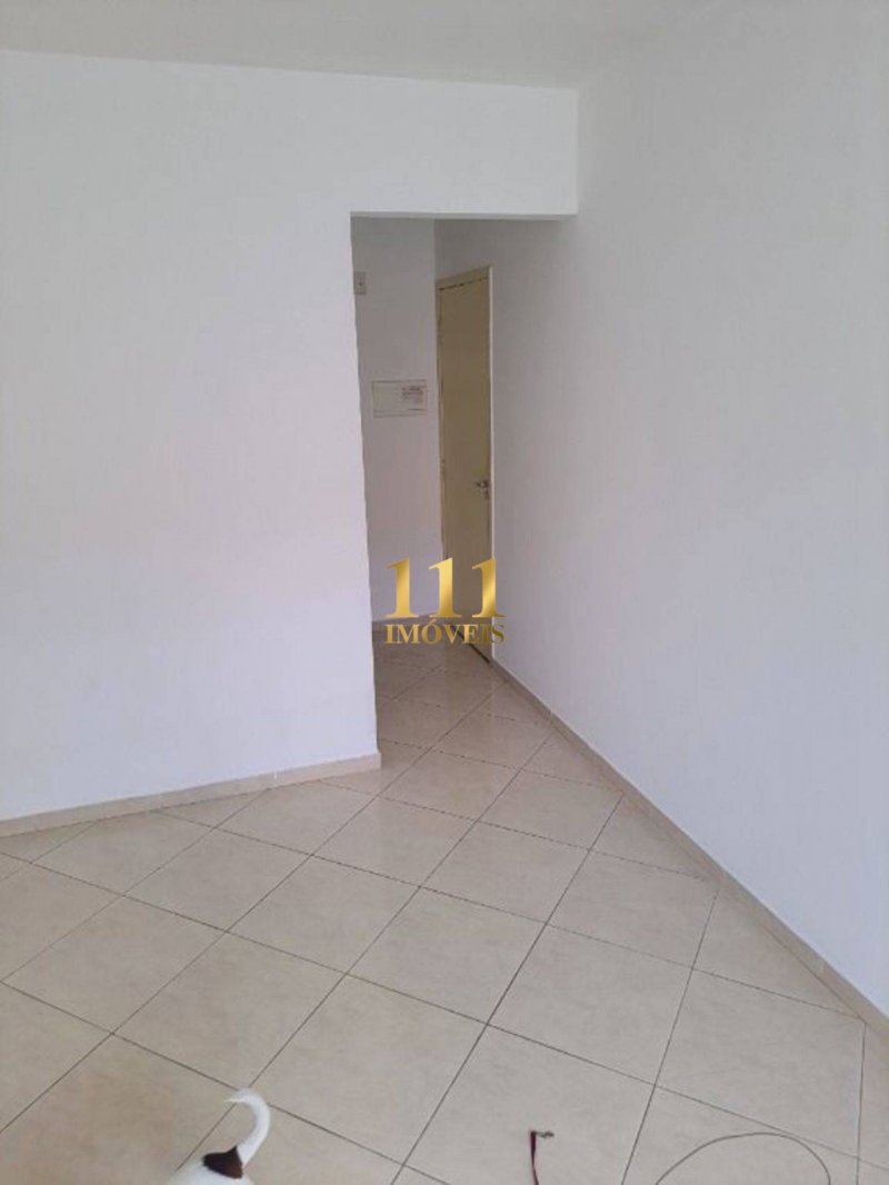 Apartamento à venda com 3 quartos, 70m² - Foto 2