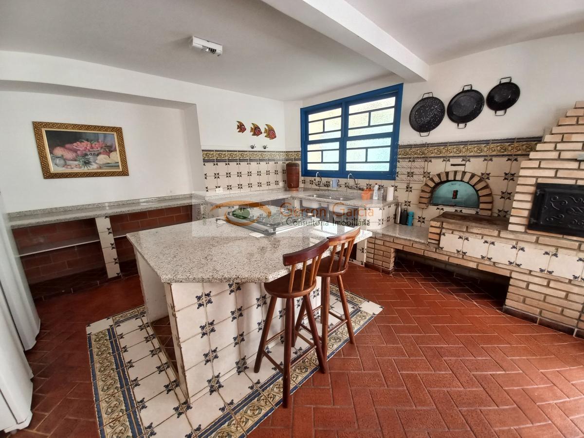 Casa de Condomínio para alugar com 3 quartos, 250m² - Foto 1