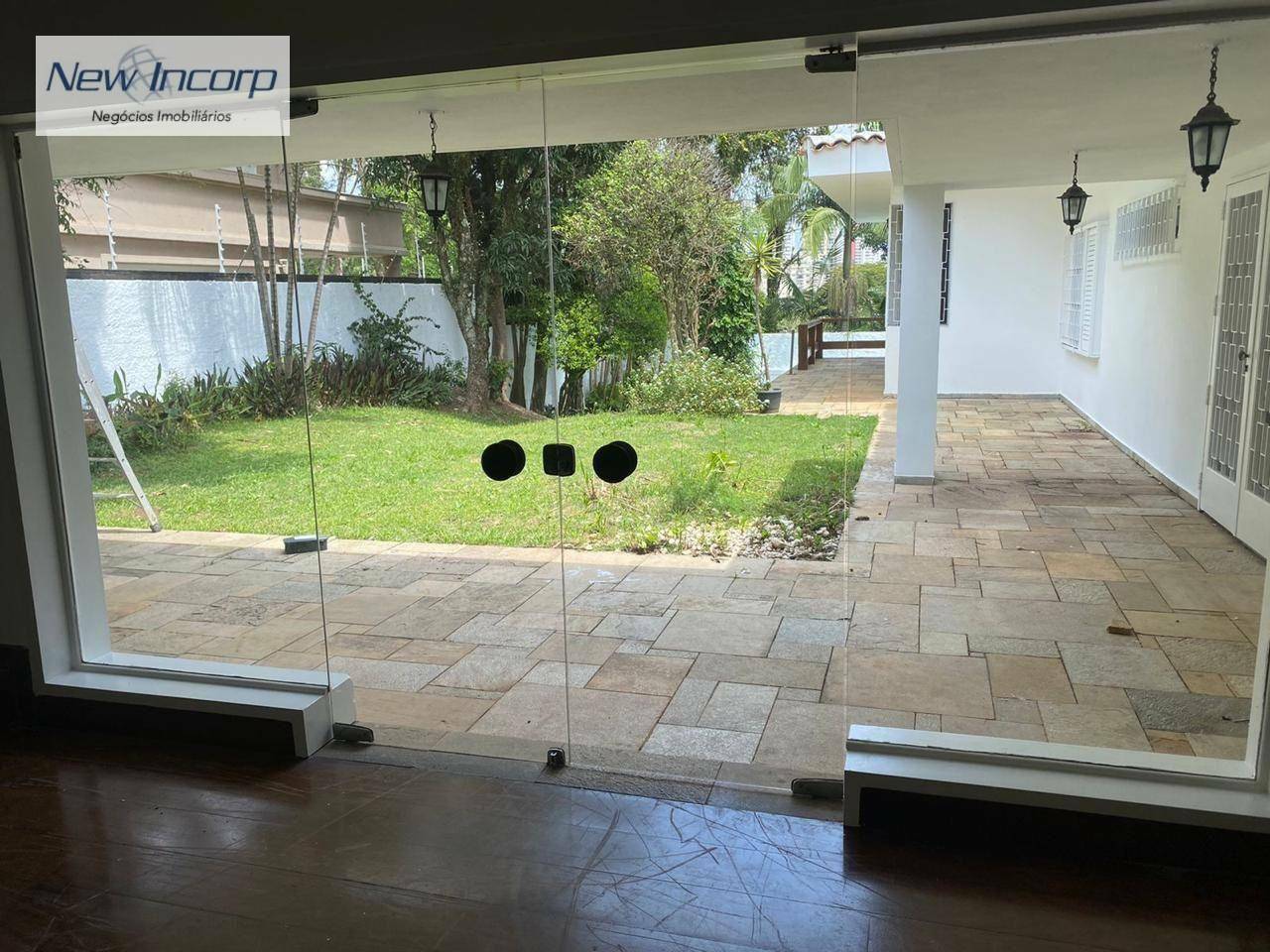 Casa à venda e aluguel com 4 quartos, 450m² - Foto 3