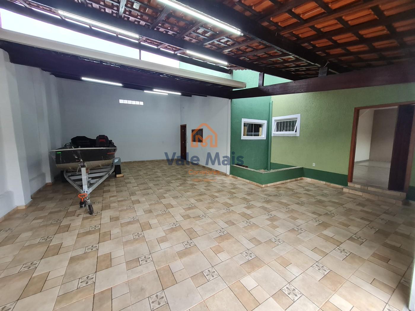Casa para alugar com 4 quartos, 165m² - Foto 1