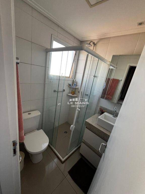 Apartamento para alugar com 2 quartos, 68m² - Foto 21
