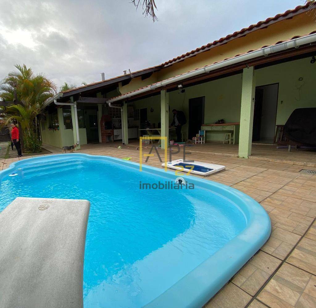 Casa à venda e aluguel com 4 quartos, 200m² - Foto 2