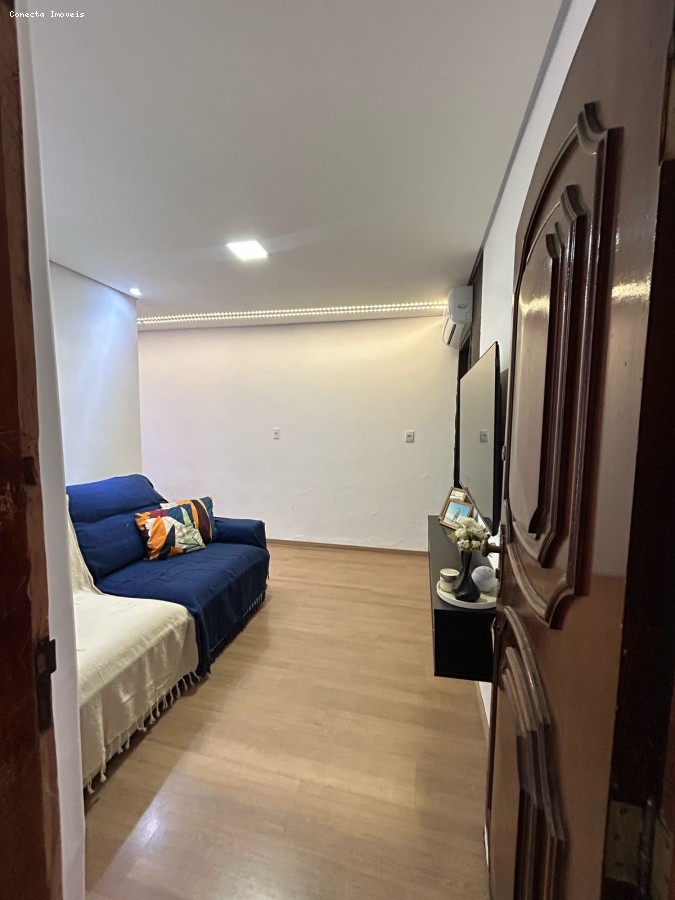 Casa à venda com 2 quartos, 70m² - Foto 4