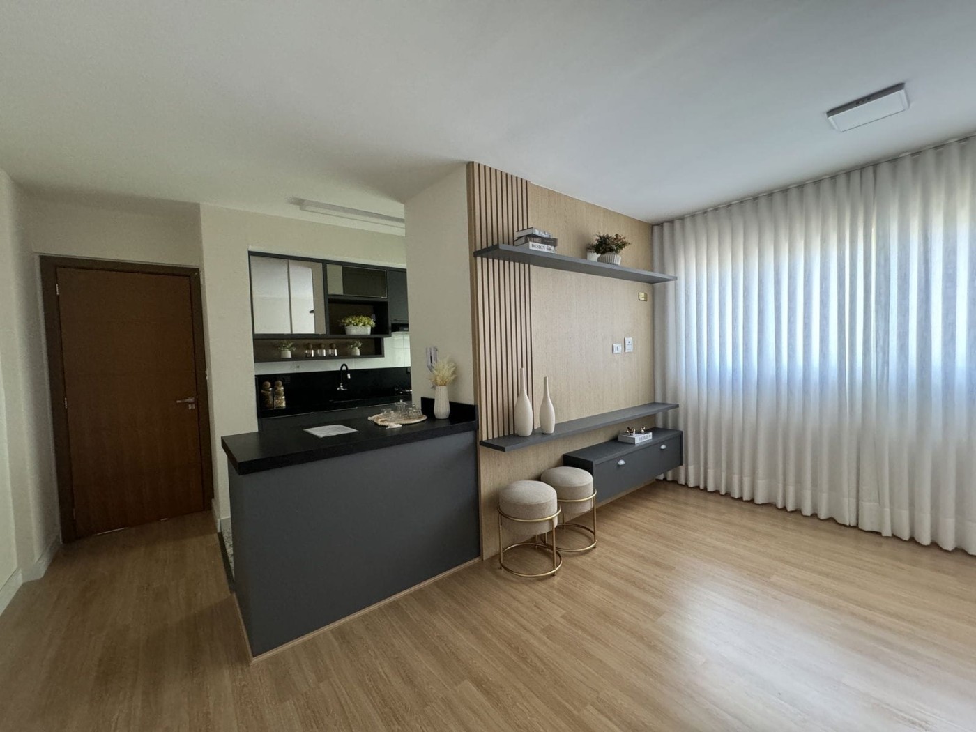 Apartamento à venda com 2 quartos, 67m² - Foto 2