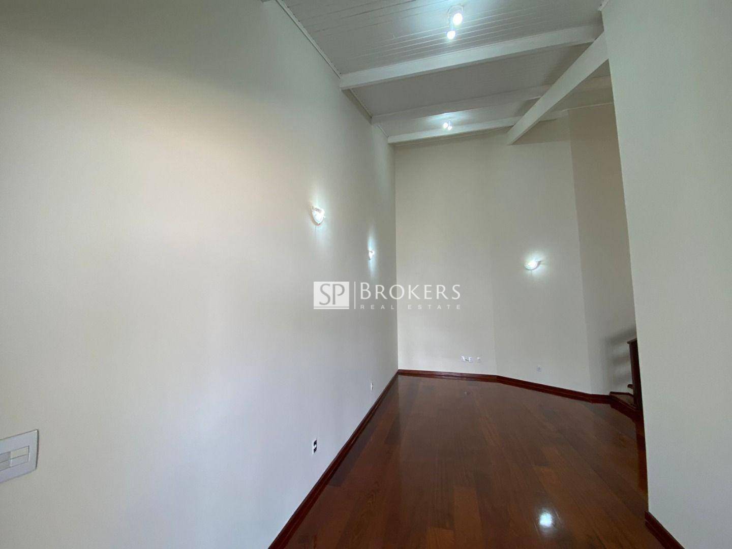 Casa para alugar com 4 quartos, 300m² - Foto 5