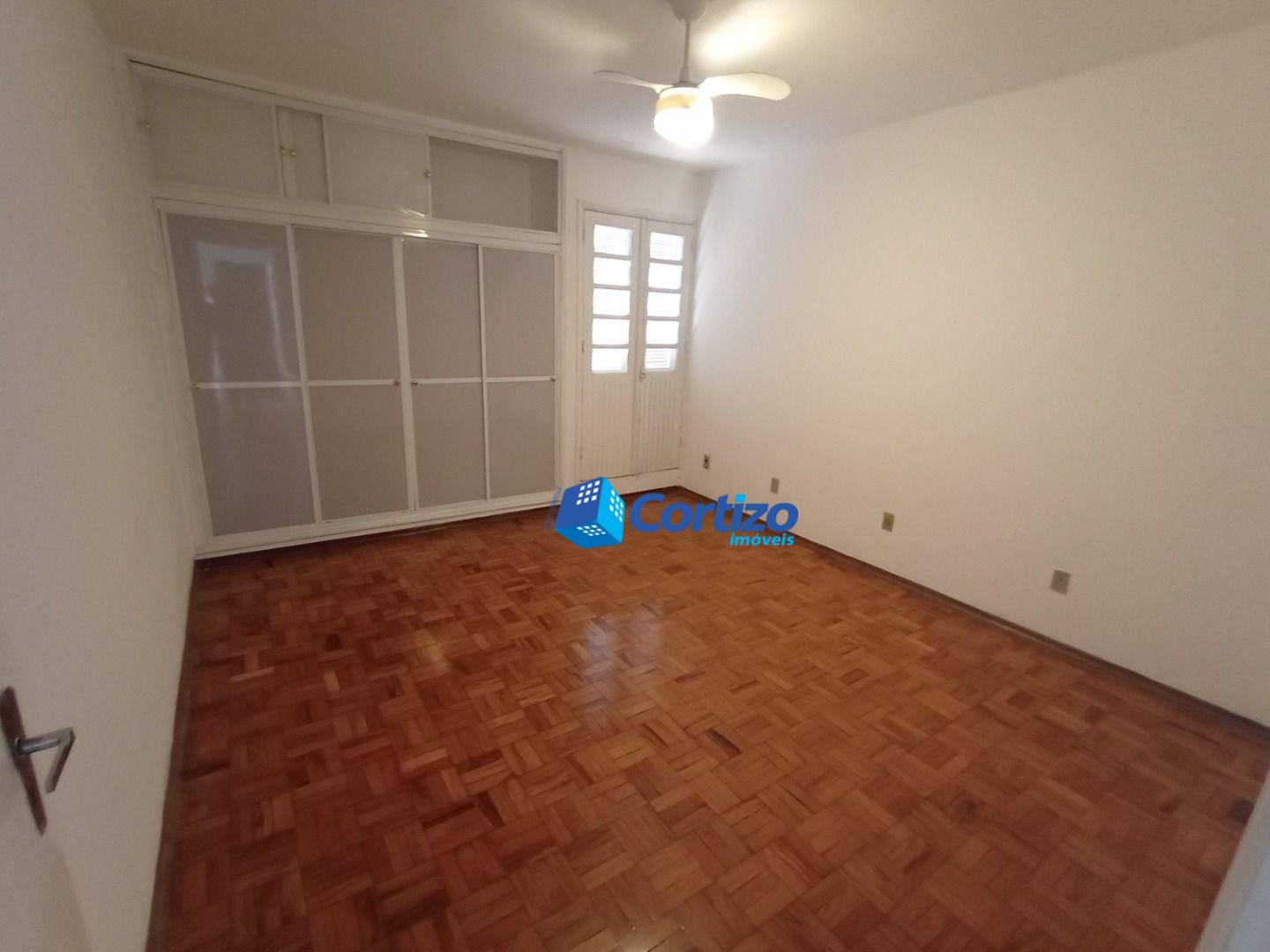 Casa para alugar com 2 quartos, 100m² - Foto 12