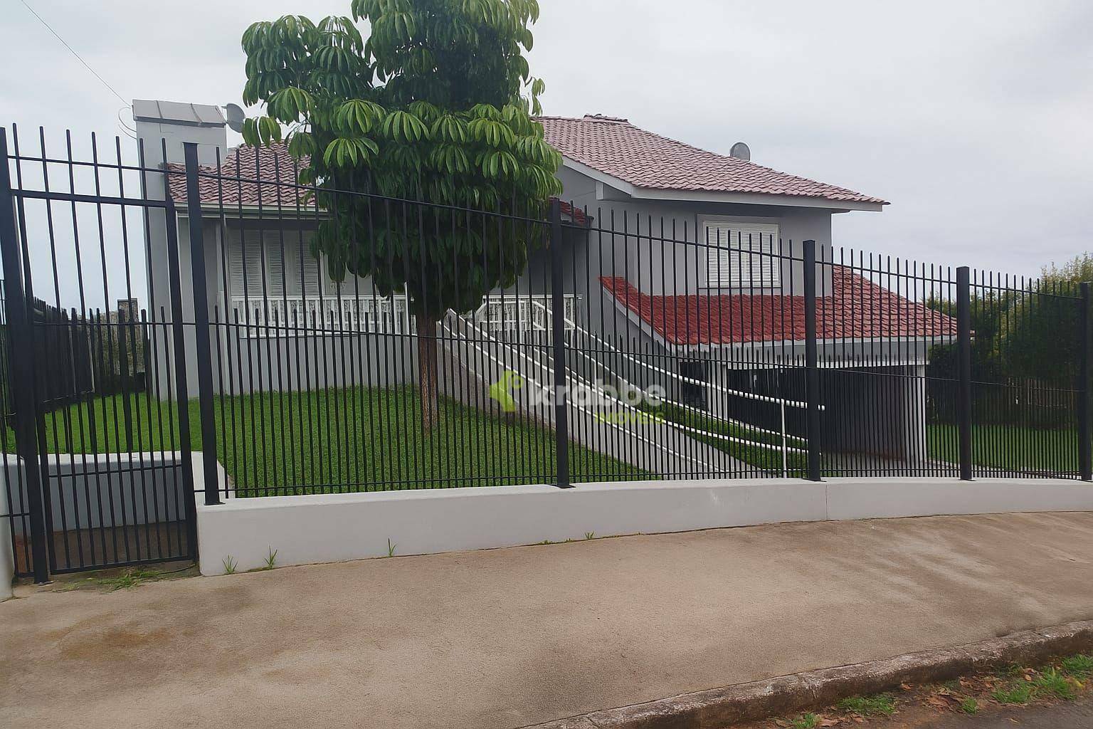 Casa à venda e aluguel com 8 quartos, 432m² - Foto 1
