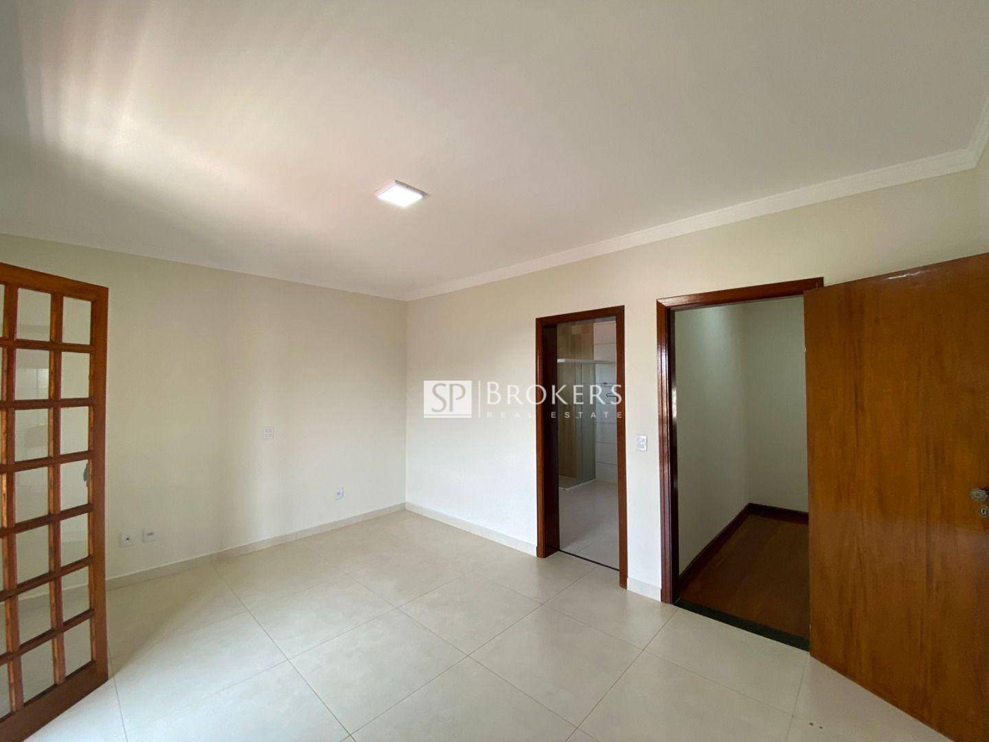 Casa para alugar com 4 quartos, 300m² - Foto 27