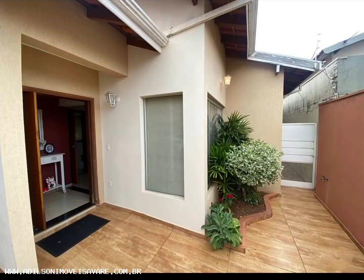 Casa à venda com 2 quartos, 219m² - Foto 1