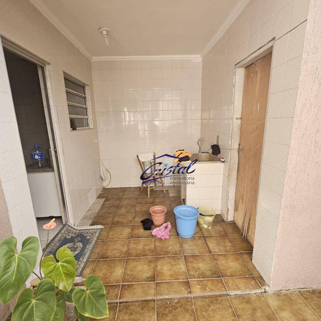 Casa para alugar com 4 quartos, 180m² - Foto 33