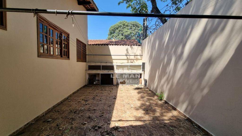 Casa à venda com 3 quartos, 220m² - Foto 10