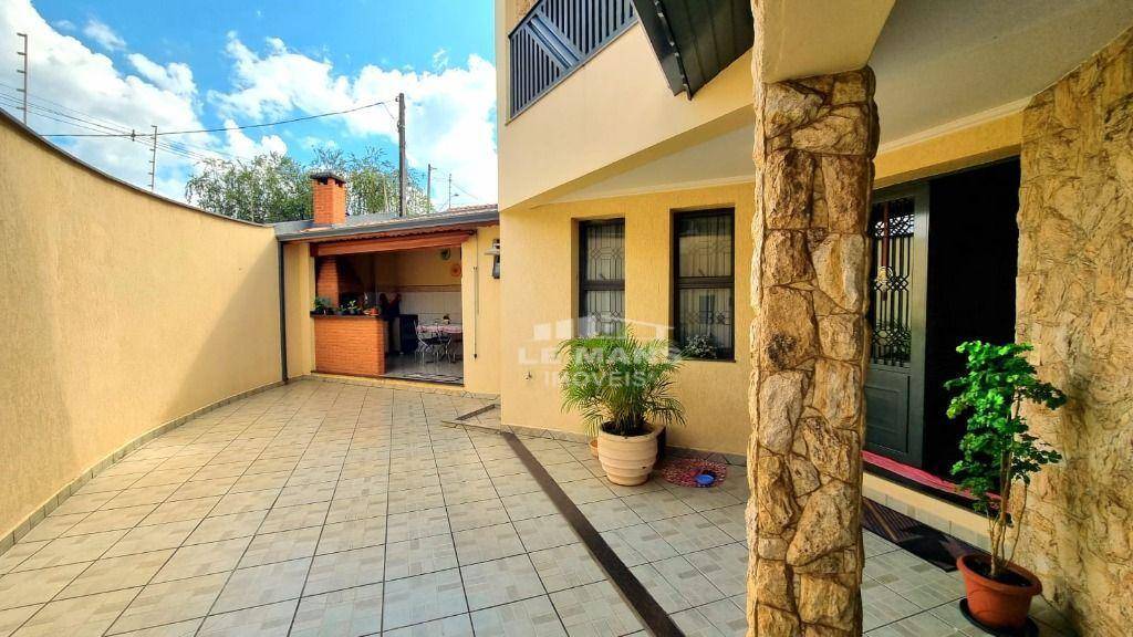 Casa à venda com 3 quartos, 205m² - Foto 2