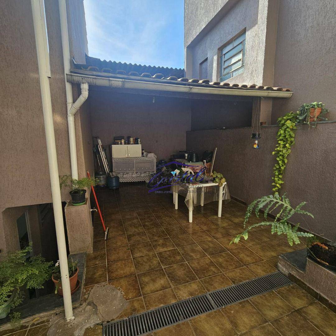 Casa para alugar com 4 quartos, 180m² - Foto 35