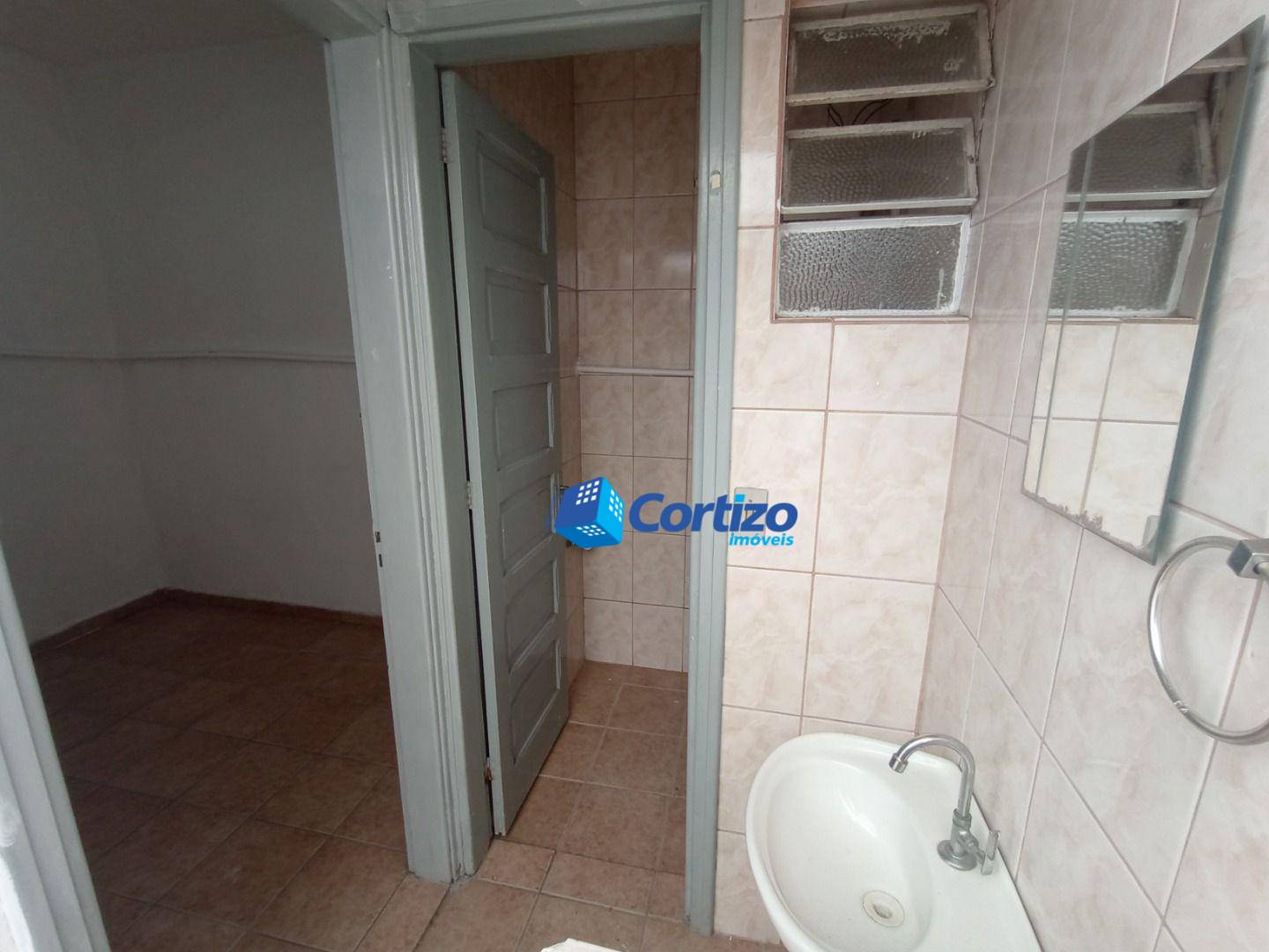 Casa para alugar com 2 quartos, 100m² - Foto 10