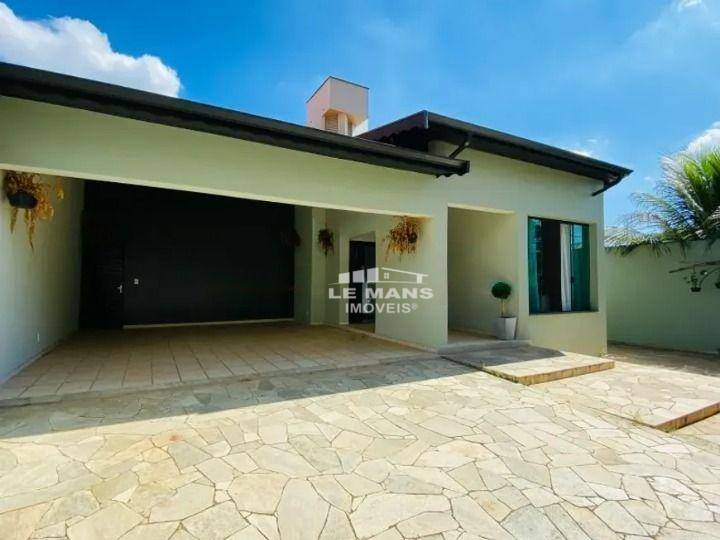 Casa à venda e aluguel com 5 quartos, 358m² - Foto 2