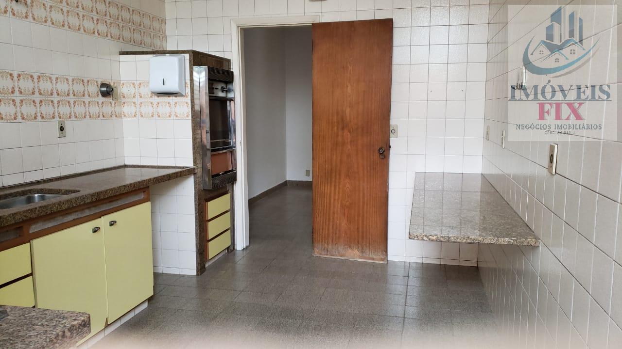 Casa à venda com 5 quartos, 322m² - Foto 11