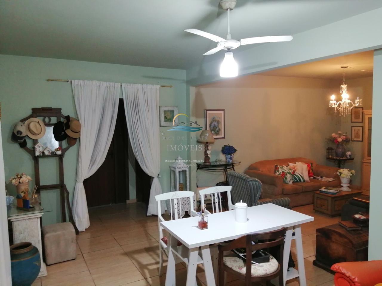 Casa à venda com 5 quartos, 220m² - Foto 2