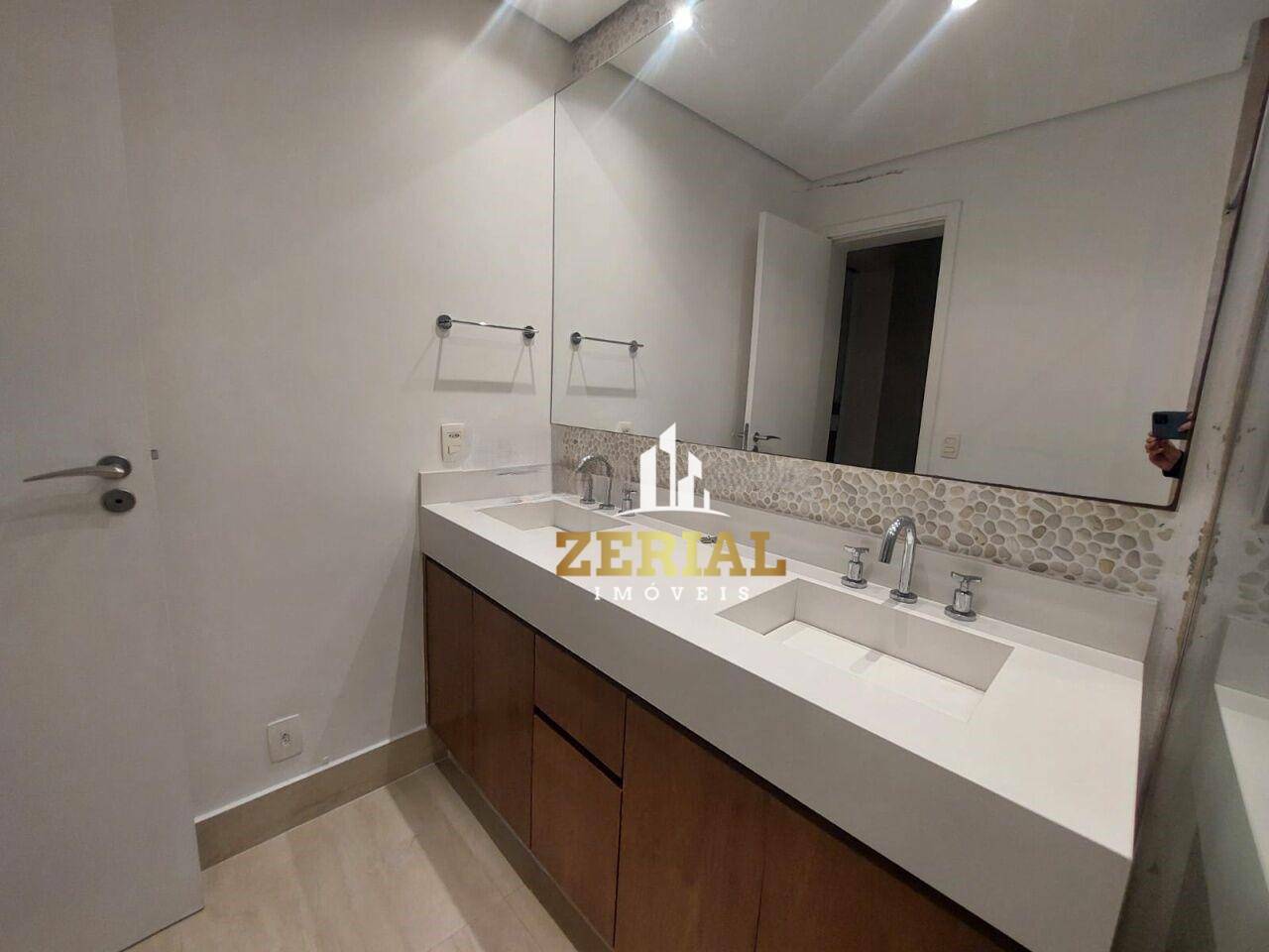 Apartamento para alugar com 3 quartos, 135m² - Foto 32