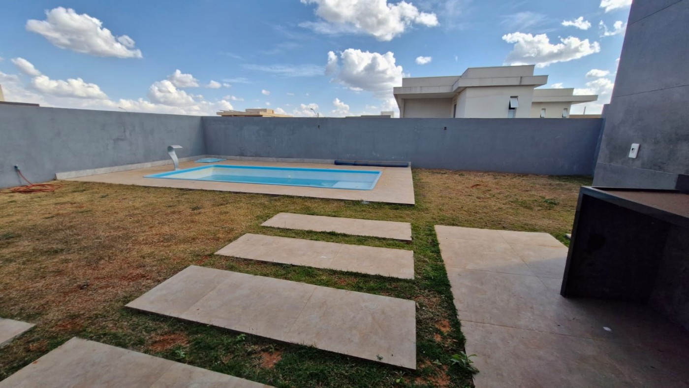 Casa de Condomínio para alugar com 3 quartos, 220m² - Foto 2