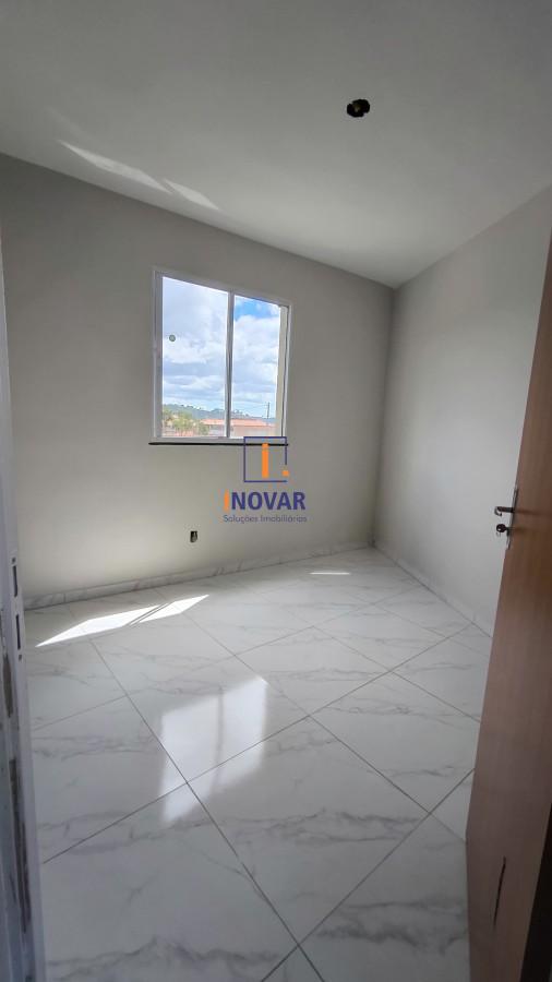 Casa à venda com 2 quartos, 64m² - Foto 2