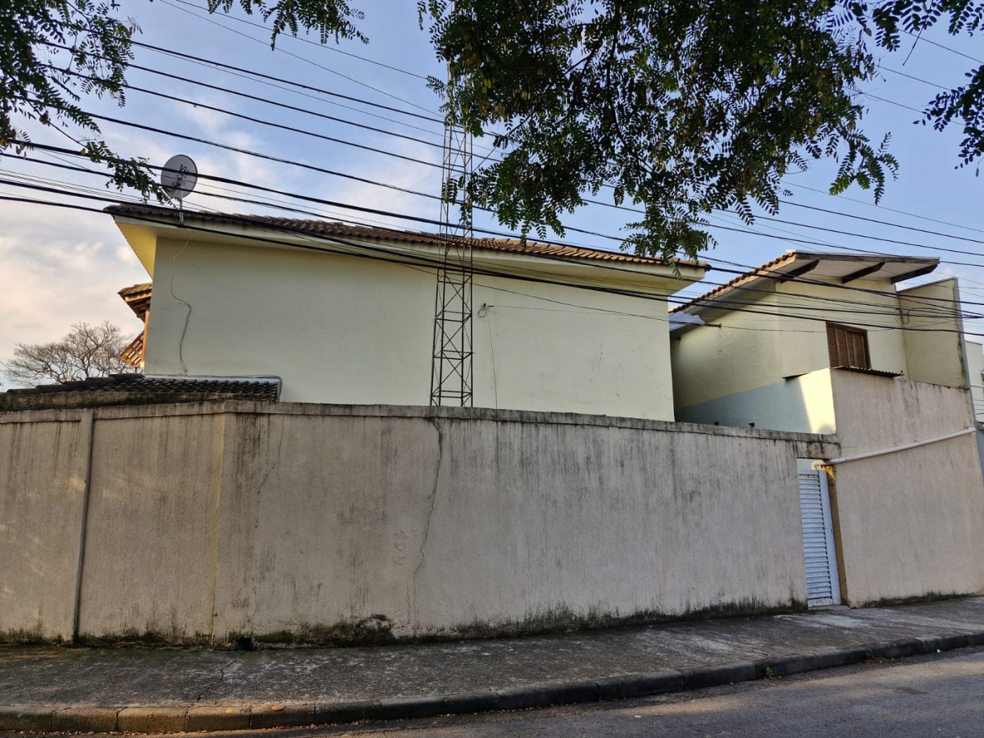 Casa à venda com 5 quartos, 240m² - Foto 3