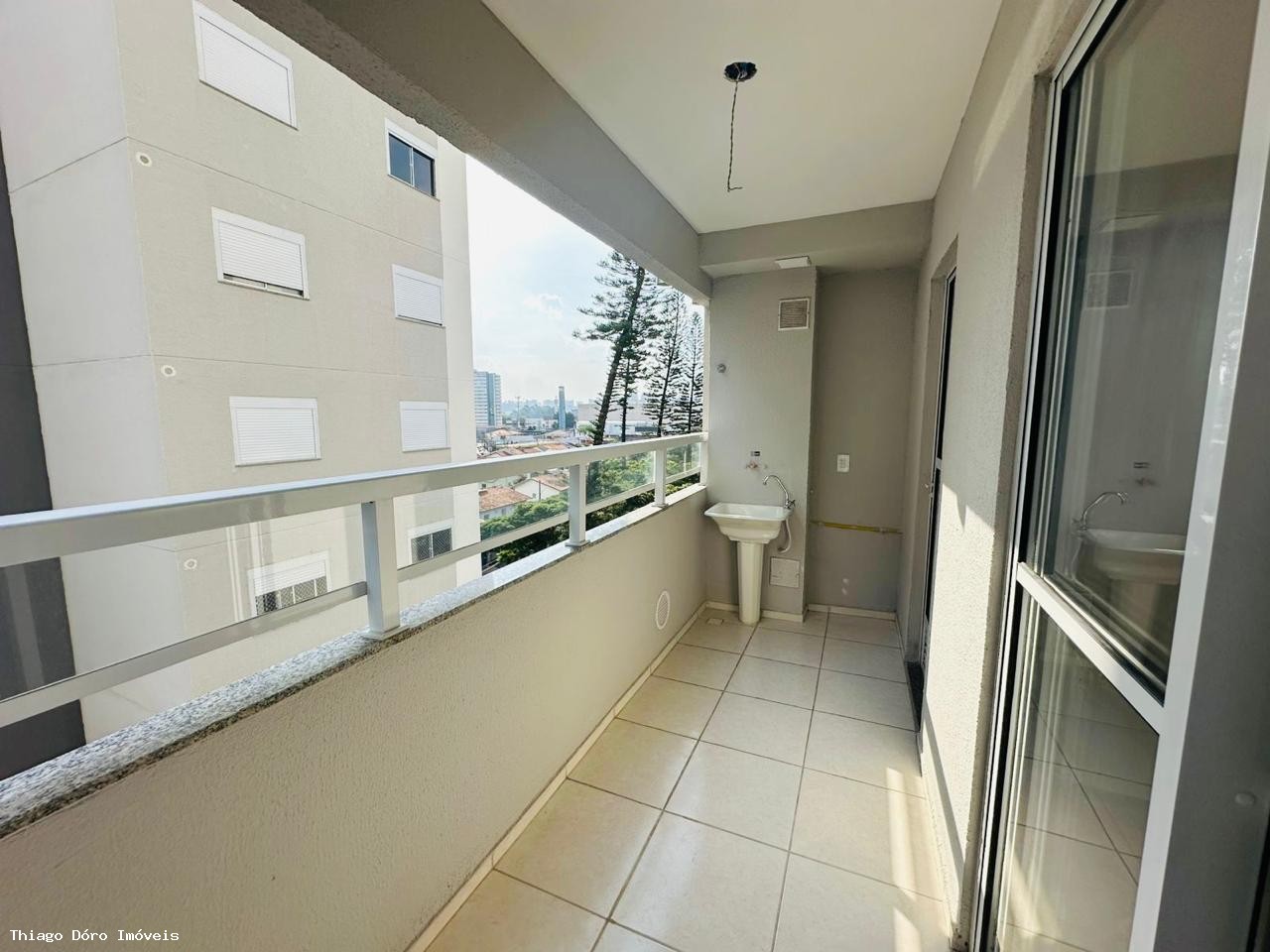 Apartamento à venda com 2 quartos, 42m² - Foto 2