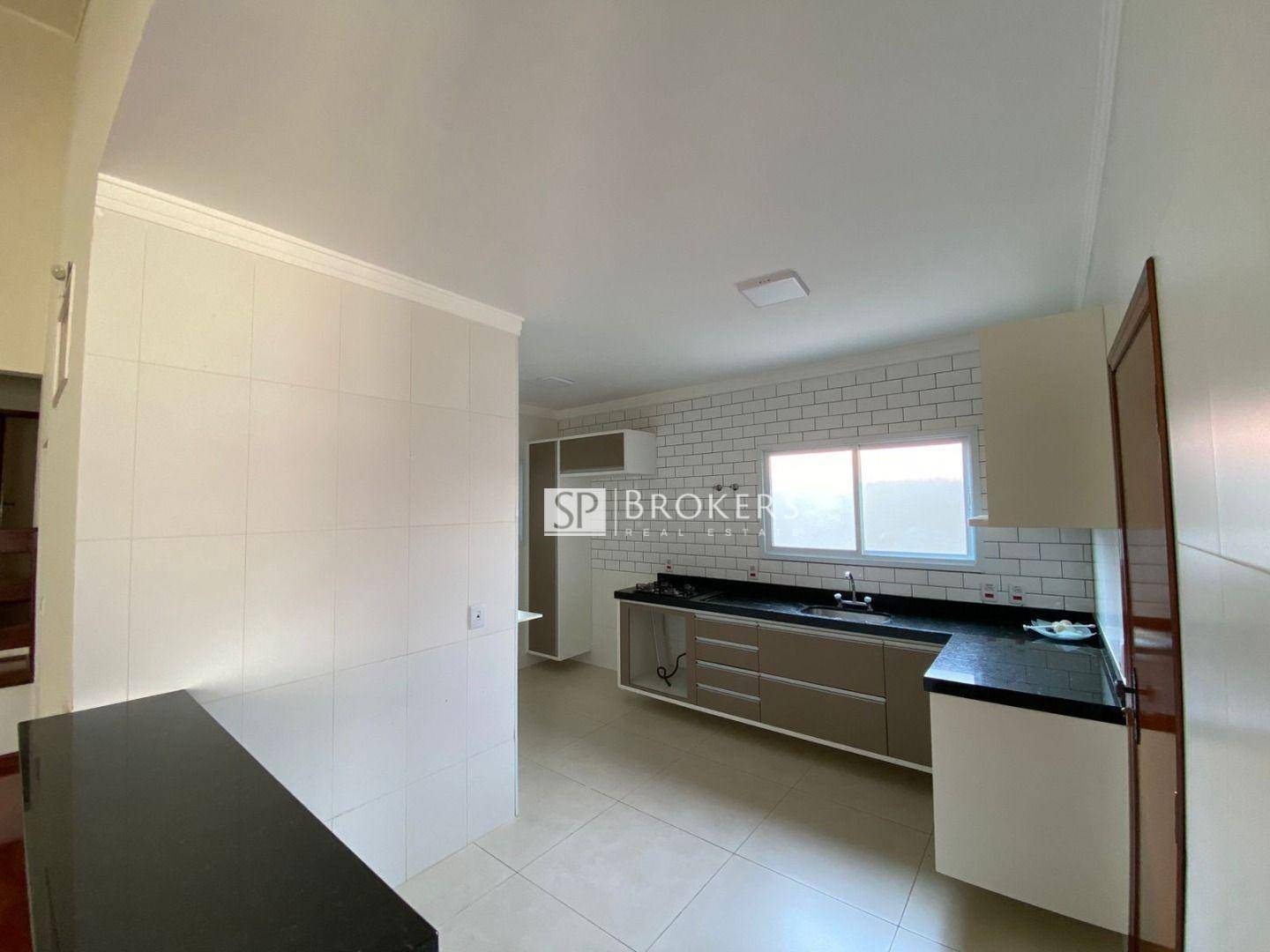 Casa para alugar com 4 quartos, 300m² - Foto 11